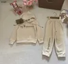 Varumärke Baby Tracksuits Minimalistiska solidfärg Kids Hoodie Set storlek 100-150 cm Bear Mönster Child Pullover and Pants 24mar