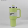 Mugs Quencher H2.0 40-Unzen-Edelstahlbecher mit Silikongriff, Deckel und Strohhalm, 2. Generation, vakuumisolierte Wasserflaschen für das Auto, 40-Unzen-Flaschen mit G8893 L240312