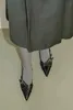 2024 Lady New Women Dress Shes Sheepskin Leather Stiletto Med Heels Pillage Pointed Toes V 스타일 오픈 리벳 금속 펌프 파티 웨딩 버클 Siz 34-43 BA6F0