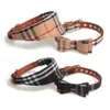 Collare e guinzaglio per cani di moda di alta qualità Set con fiocco Asciugamano triangolare per cani Cravatta Graziosa fibbia in metallo Collare per cani di piccola taglia Accessorio per animali domestici295P