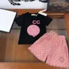 T-shirt per bambini di moda di design di lusso Gonna corta moda Giacca di moda britannica marca estate tesori per bambini ragazze cotone di lusso Gonna con cappuccio bambino Dhgate