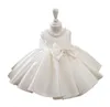 Juvel ärmlös satinbollklänning Flower Girls 'Dresses Tea-Längd Custom Kids Formal Wear With Pearls