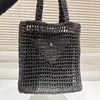 Kvinnors designer Raffia Straw Weave Tote Bag Italy Luxury Brand Milano Embrodery Triangle Net Shopping Handväska Lady stor kapacitet Sommar Sandiga strand axlar