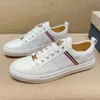 Designer de luxe Little Bee White Shoes Mens Board High Edition Cuir Casual Cool Trainers 864F