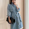 Spring Vintage Casual Korean Długie płaszcz dżinsowy Kobiety z paskiem High Street Lose Casual Autumn Dżins Trench Płaszcz Obiterowy S-2XL 240228