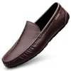Äkta läder män casual skor lyx varumärke mens loafers moccasins andas slip på italiensk körning chaussure homme 240229