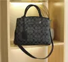 2024 الموضة المصمم الكلاسيكي للأزياء Crossbody Bag Designer Women Handbag Counter Counter Counter Designers Handbag Leather Tote AQ3