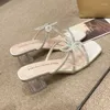 Tofflor Crystal Bow Women High Heels Transparenta skor 2024 Summer Open Toe Beach Flip Flops klänning Sandaler Pumpar Slides Femme