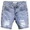 Heren Zomer Blauw Geperforeerde Denim Shorts Koreaanse Modemerk Rotte Zakken Slanke Rechte Wijde Pijpen Shorts Jeans 240226