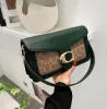 Designer kvinnor väska axel ljus läder crossbody väskor handväska för kvinnor baguette röda svarta vita små väskor