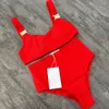 Maillot de bain de luxe Sexy deux pièces haut à licou vacances à la plage marque décontractée Brise de mer nageant pour des vacances confortables Nouveau style Explosion de mode femme designer