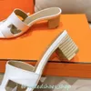 Designer tofflor Classic Women's Chunky Heel Slippers 100% Real Leather Designer Mid Heel Seaside Vacation Beach Fashion Sandaler 4,5 cm HEAL Höjd Storlek 34-42