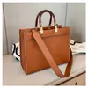 Large Capacity Tote Shopping Bag Sunshine Bags Vintage Shoulder Handbag Purses Women Leather Golden Letter Head Portrait Decoration AAA