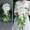 Bröllop Bridal Bouquet Cascading Waterfall Artificial Callalily Ivory White Holding Flowers Church Party Decoration AA220308229Z