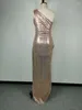 カジュアルドレスディーサラグジュアリーゴールドスパンコール女性のためのイブニングファッションワンショルダーバンケットマキシドレスレディースノースリーブウェディングパーティーウェア