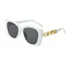 Designer Fashion O occhiali da sole per donne Lettera intarsiata con Diamond Beach Shading UV Protection Glasses polarizzati