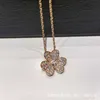 Collier en V plaqué or 18 carats en platine, grand, moyen et petit, chaîne de collier de fleurs avec trois fleurs et trois feuilles pour femme