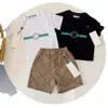 Baby barn tshirts shorts set designer småbarn pojkar flickor kläder set kläder sommar vita svarta bruna byxor träning ungdomssportuit gg