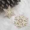 크리스마스 장식 20/50/100pcs 50mm 나무 눈송이 미완성 나무 장식품 컷 아웃 슬라이스 DIY 수공예 장식 장식