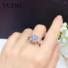 Pierścienie klastra yuzbt solidny 18 -karatowy biały złoto plastowany 5 rund doskonały diament Diamond Past D Color Moissanite Pierścień Pierścień Wedding Biżuteria