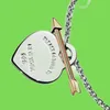 TデザイナーLovestruck Heart Tag Necklace Bracet Cubitt Stud earrings Luxury Brand Jewelry Classic Fashion 925 Sterlling 1687981