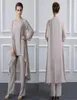 Chic Spring Chiffon Mother of the Bride Pant Suits 3 Piece Casual Groom Mother Gowns With Coat Jacket och byxor för Wedding Gue6846492