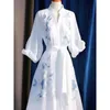 Ethnische Kleidung Herbst Frühling Chinesisches Kleid Traditionelles verbessertes Qipao Stickerei Eleganter Cheongsam Weiß Schlanke Taille Hochwertige Damenbekleidung