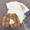 Enfants nouveaux shorts d'été classique à carreaux T-shirt à manches courtes marque à la mode hommes et femmes vêtements d'extérieur de style occidental ensemble deux pièces