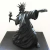 Moderne kunst Vrijheidsbeeld Gooi Torch Zwart Kleur Riot of Liberty London Art Fair Hars Sculptuur Home Decor Creatieve Gift203c