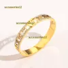 Bangle Bangle Fashion grossistklassiska armband Kvinnor Bangle Luxury Designer Armband Crystal 18K Gold Plated Rostfritt Steel Wedding Lovers Gift Jewelry 2024