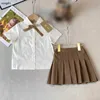 Marca vestido de princesa meninas fatos de treino verão roupas de bebê tamanho 90-140 cm branco camisa de manga curta e saia plissada cáqui 24mar