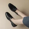 Freizeitschuhe Damen Echtes Leder Runde Zehen Flache Slipper Prägnante Absätze Damen Herbst Mode Mokassin Braun Schwarz Plus Größe 41