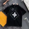 Homens Camisetas Designer 2024 Verão Novo Instagram Gradiente Impressão Casual Marca de Moda T-shirt de Manga Curta para Homens e Casais Solto Manga Curta 6APE