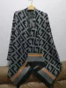 Sciarpe di seta da donna Designer europea e americana Nuova stampa Fendinebbia a taglio aperto di fascia alta Sciarpa da donna Autunno / inverno Sciarpe del capo Scialli