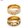 Klasyczne luksusowe pierścionki z biżuterii Kobiety uwielbiają zapasy ślubne Diamond Gold Splated Stali Stal Pierścienia