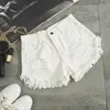 Damskie spodenki Nowa moda nowa letnie kobiety białe dżinsowe spodenki seksowna dziura rozryte mini dżinsy szorty damskie streetwear frędzle high talia shortsl24313