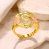 Anéis de cluster cor de ouro inicial larga para mulheres flor zircão carta superfície anel bonito elegante jóias acessórios presente de natal