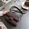 Tani hurtowa 50% zniżki na nowe designerskie torebki Wersja Women Bag Trend i modne ramię w stylu zagranicznym