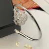 2024 Hög textur Koppar Bangle Designer Armband Varumärke Brev Flower Kvinnor Bangles Armband Manschett Trendiga smycken Crystal Lovers Wedding Party Parts