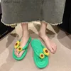 Slippers Sandals Internet Internet Slippers Daisy Slippers for Womens Fashion Teledsile Propoyile Standals Style Fairy Fairy Strice Flated Instagram Shoesh240313