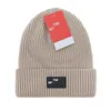 Designer mulheres homens gorro inverno unisex chapéu de malha gorro crânio bonés de malha chapéus clássicos esportes boné feminino casual designer ao ar livre gorros vermelho distintivo