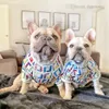 Tasarımcı Köpek T-Shirt Fashion Brand Köpek Giyim Süblimasyon Baskı Klasik Mektuplar Küçük Köpekler için Evcil Giysiler French Bulldog York257s