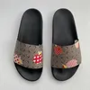 Diseñador Hombres Mujeres Sandalias con bolsa de polvo correcta Zapatos estampados zapatillas de playa de verano unisex de goma Zapatilla plana ancha tamaño 35-45