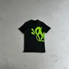 Syna World T-shirt hip-hop de rue de la mode européenne et américaine met en vedette les mêmes vêtements de couple décontractés noirs à manches courtes avec lettres bleues imprimées pour hommes et femmes