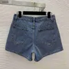 Märke shorts kvinnor jeans designer byxor mode logotyp kvinnors avslappnad bokstav guld spänne fickkant dekoration mitten av hög midja midja denim shorts 11 mars