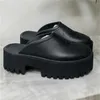 Sandales de créateurs Pantoufles Chaussures d'été pour hommes et femmes Semelle intérieure moulée Polychrome Slide Semelle en caoutchouc tonique noir Logo en relief