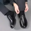 Scarpe eleganti 2024 Primavera Pelle bovina Copriscarpe da uomo Piedi Casual Plus Velluto antiscivolo Resistente all'usura Uomini in pelle di grandi dimensioni