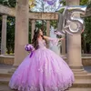 Abiti stile Quinceanera principessa lilla Applicazioni in pizzo con spalle scoperte Abito da ballo a maniche lunghe con maniche lunghe Abito da ballo per ragazze dolci 15