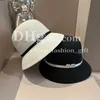 Cappello estivo di paglia Uomo Donna Cappello aderente Nero Bianco Semplice Cappello casual Ombreggiatore solare Cappello da sole per le vacanze