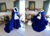 2020 Nouveau pas cher romantique capes de mariée à capuche bleu royal longues capes de mariage avec satin mariage enveloppes de mariée capes de mariée8390763